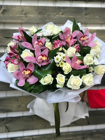 Букет цветов из: Розы и Хризантемы в Новоуральске